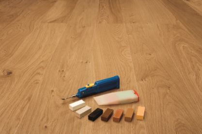 Vis detaljer for REPARASJONSSETT TIL SKADE I PLANKER https://cdn.byggtjeneste.no/nobb/04afdaac-a07c-4b00-b14d-df8fd1fb2502/Original